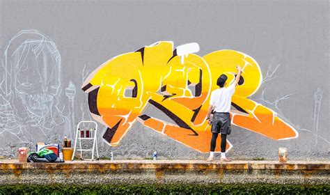 What Is the Difference between Graffiti and Street Art: A Multi-perspective Analysis